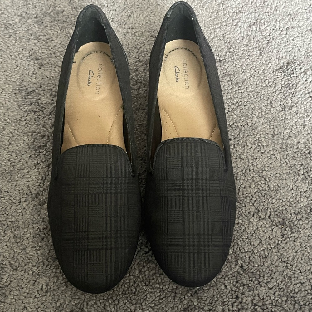 Clarks Collection Sara Poppy Slip-On Loafer Black Plaid 7.5 M
